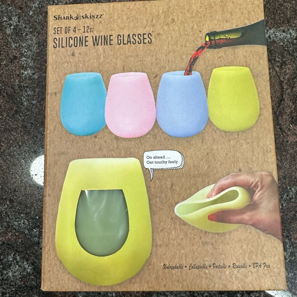 NWT Shark Skinzz silicone wine glasses- set of 4